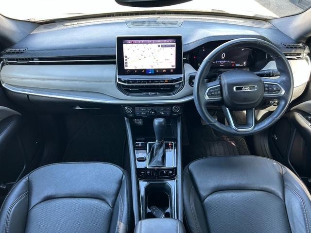 ジープ・コンパス リミテッド 黒革シート シートヒーターALPINEサウンド 衝突軽減ブレーキ アダプティブクルーズコントロール ブラインドスポットモニター 純ナビ CarPlay 360カメラ クリアランスソナー 電動リアゲート(5枚目)