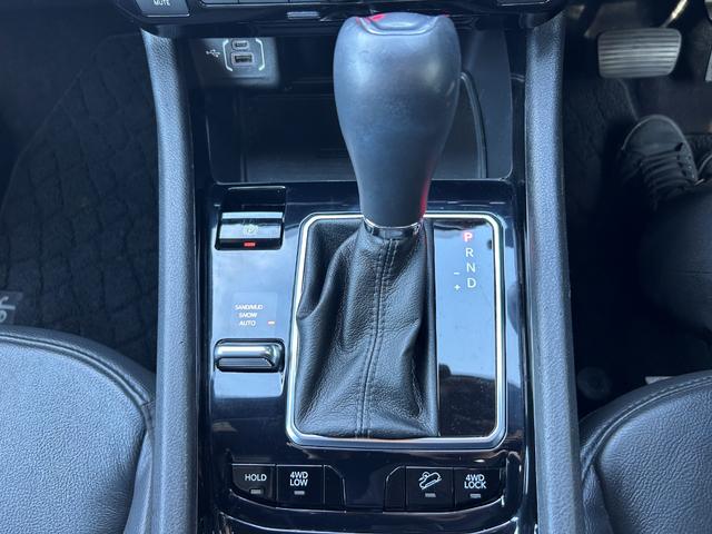 ジープ・コンパス リミテッド 黒革シート シートヒーターALPINEサウンド 衝突軽減ブレーキ アダプティブクルーズコントロール ブラインドスポットモニター 純ナビ CarPlay 360カメラ クリアランスソナー 電動リアゲート(31枚目)