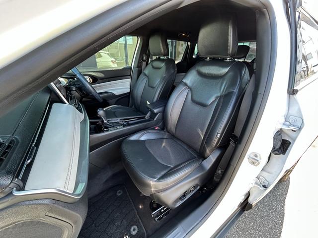 ジープ・コンパス リミテッド 黒革シート シートヒーターALPINEサウンド 衝突軽減ブレーキ アダプティブクルーズコントロール ブラインドスポットモニター 純ナビ CarPlay 360カメラ クリアランスソナー 電動リアゲート(41枚目)