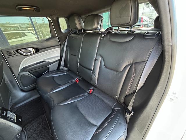 ジープ・コンパス リミテッド 黒革シート シートヒーターALPINEサウンド 衝突軽減ブレーキ アダプティブクルーズコントロール ブラインドスポットモニター 純ナビ CarPlay 360カメラ クリアランスソナー 電動リアゲート(46枚目)