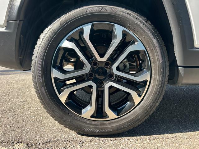 ジープ・コンパス リミテッド 黒革シート シートヒーターALPINEサウンド 衝突軽減ブレーキ アダプティブクルーズコントロール ブラインドスポットモニター 純ナビ CarPlay 360カメラ クリアランスソナー 電動リアゲート(59枚目)