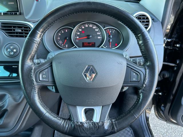 ＬＩＢＥＲＡＬＡは輸入車選びのすべてを見つめ直し新たなスタイルを提案するインポートセレクトブランドです。