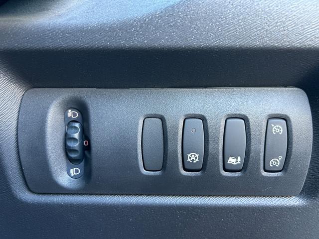 特別なクルマを選ぶための贅沢な空間をご用意。ゆったりと落ち着いた空間でコーヒーを飲みながら車選びをお楽しみください。