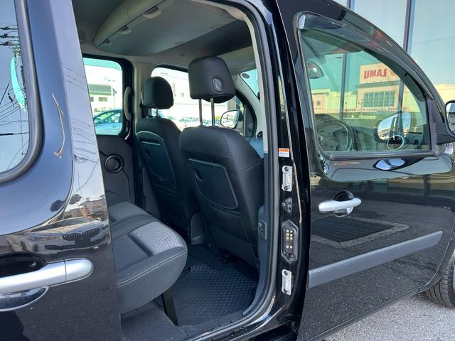 ＬＩＢＥＲＡＬＡではまず最初にコレクションボックスからお好みのコーヒーをお選びいただきます。お選びいただいたコーヒーにあわせて、担当のコーディネーターがプレミアムカーを提案いたします。