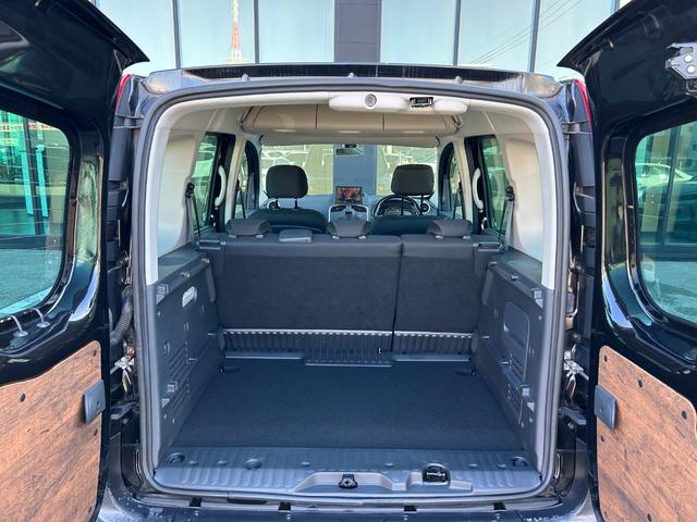 ４１店舗、地域に密着した在庫展示を行なっております。その店舗でしか展示されないお車もございますので、お客様にとってお気に入りの店舗が見つかるかもしれません