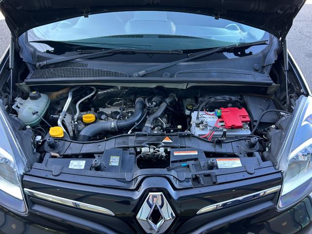 ＬＩＢＥＲＡＬＡでは輸入車知識を持ったコーディネーターが同乗し、ただ運転していただくだけではなく的確にそのお車に合わせたアドバイスをお伝えします。きっと新しい発見があると思います。