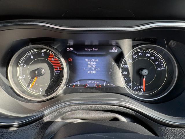 ジープ・チェロキー 80thアニバーサリーエディション 150台限定 サンルーフ 黒革 シートベンチレーション 衝突軽減ブレーキ アダプティブクルーズコントロール ブラインドスポットモニター 純正ナビ フルセグ バックカメラ クリアランスソナー(11枚目)