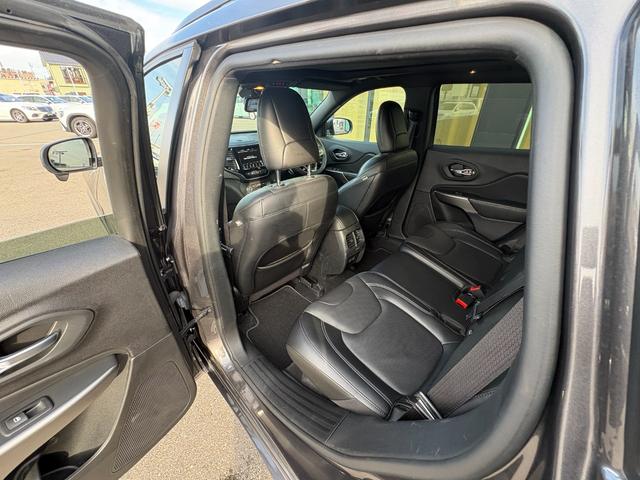 ジープ・チェロキー 80thアニバーサリーエディション 150台限定 サンルーフ 黒革 シートベンチレーション 衝突軽減ブレーキ アダプティブクルーズコントロール ブラインドスポットモニター 純正ナビ フルセグ バックカメラ クリアランスソナー(45枚目)