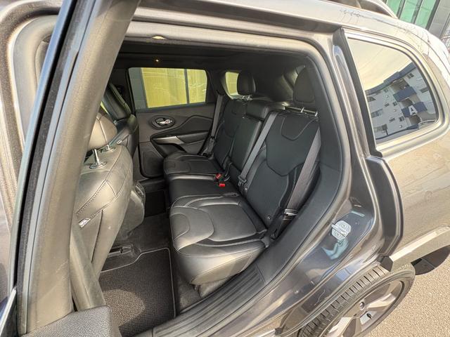 ジープ・チェロキー 80thアニバーサリーエディション 150台限定 サンルーフ 黒革 シートベンチレーション 衝突軽減ブレーキ アダプティブクルーズコントロール ブラインドスポットモニター 純正ナビ フルセグ バックカメラ クリアランスソナー(47枚目)