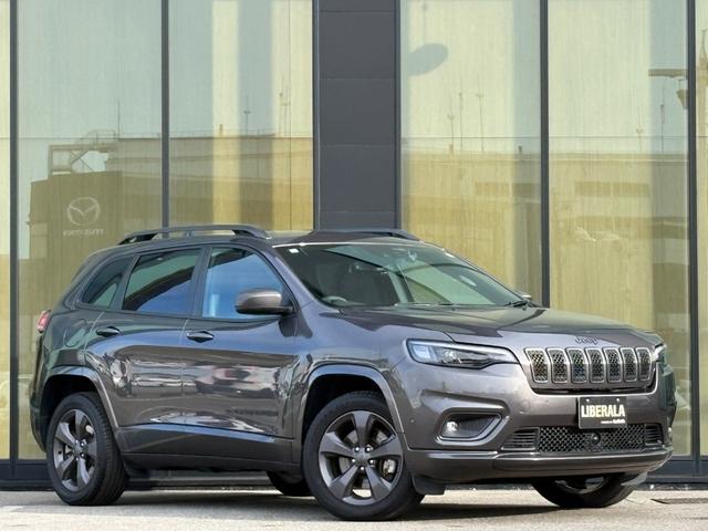 ジープ・チェロキー 80thアニバーサリーエディション 150台限定 サンルーフ 黒革 シートベンチレーション 衝突軽減ブレーキ アダプティブクルーズコントロール ブラインドスポットモニター 純正ナビ フルセグ バックカメラ クリアランスソナー(52枚目)