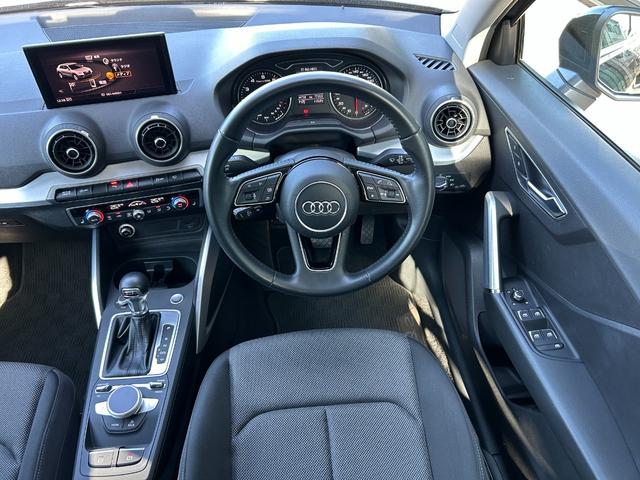 Q2 1.0TFSIスポーツ 衝突軽減ブレーキ アダプティブクルーズコントロール ブラインドスポットモニター 純正ナビ フルセグTV AppleCarPlay バックカメラ クリアランスソナー シートヒーター LEDヘッドライト(5枚目)