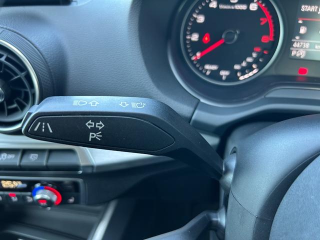 Q2 1.0TFSIスポーツ 衝突軽減ブレーキ アダプティブクルーズコントロール ブラインドスポットモニター 純正ナビ フルセグTV AppleCarPlay バックカメラ クリアランスソナー シートヒーター LEDヘッドライト(14枚目)