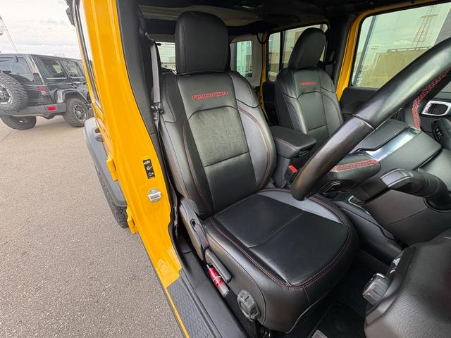 ジープ・ラングラーアンリミテッド ルビコン　黒革　シートヒーター　ＡＬＰＩＮＥスピーカー　衝突軽減Ｂ　アダプティブクルーズコントロール　ブラインドスポットモニター　純正ナビ　フルセグＴＶ　ＡｐｐｌｅＣａｒＰｌａｙ　バックカメラ　ルーフキャリアー（8枚目）