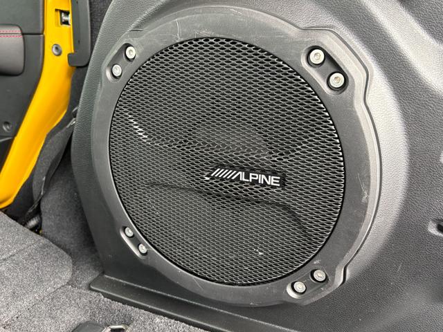 ジープ・ラングラーアンリミテッド ルビコン　黒革　シートヒーター　ＡＬＰＩＮＥスピーカー　衝突軽減Ｂ　アダプティブクルーズコントロール　ブラインドスポットモニター　純正ナビ　フルセグＴＶ　ＡｐｐｌｅＣａｒＰｌａｙ　バックカメラ　ルーフキャリアー（16枚目）