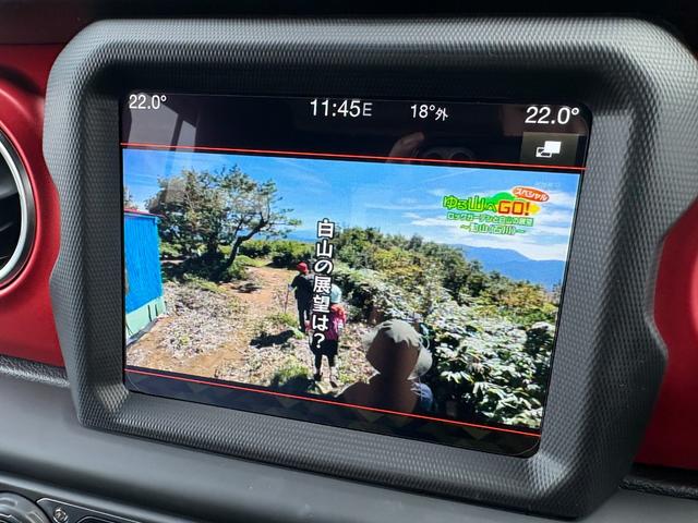 ジープ・ラングラーアンリミテッド ルビコン　黒革　シートヒーター　ＡＬＰＩＮＥスピーカー　衝突軽減Ｂ　アダプティブクルーズコントロール　ブラインドスポットモニター　純正ナビ　フルセグＴＶ　ＡｐｐｌｅＣａｒＰｌａｙ　バックカメラ　ルーフキャリアー（18枚目）