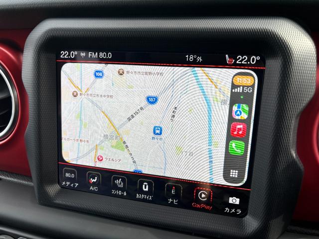 ジープ・ラングラーアンリミテッド ルビコン　黒革　シートヒーター　ＡＬＰＩＮＥスピーカー　衝突軽減Ｂ　アダプティブクルーズコントロール　ブラインドスポットモニター　純正ナビ　フルセグＴＶ　ＡｐｐｌｅＣａｒＰｌａｙ　バックカメラ　ルーフキャリアー（19枚目）