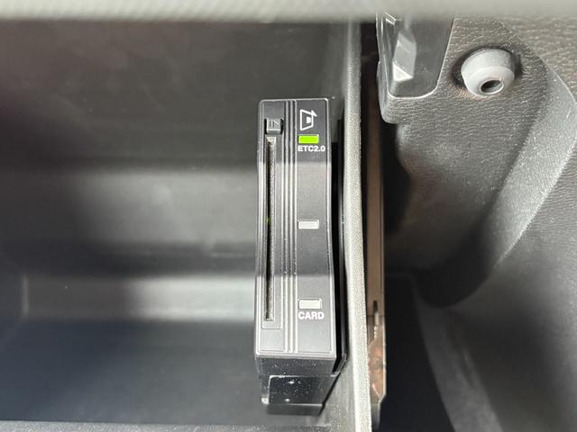 ジープ・ラングラーアンリミテッド ルビコン　黒革　シートヒーター　ＡＬＰＩＮＥスピーカー　衝突軽減Ｂ　アダプティブクルーズコントロール　ブラインドスポットモニター　純正ナビ　フルセグＴＶ　ＡｐｐｌｅＣａｒＰｌａｙ　バックカメラ　ルーフキャリアー（34枚目）