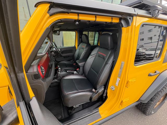 ジープ・ラングラーアンリミテッド ルビコン　黒革　シートヒーター　ＡＬＰＩＮＥスピーカー　衝突軽減Ｂ　アダプティブクルーズコントロール　ブラインドスポットモニター　純正ナビ　フルセグＴＶ　ＡｐｐｌｅＣａｒＰｌａｙ　バックカメラ　ルーフキャリアー（41枚目）