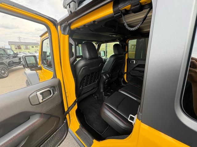 ジープ・ラングラーアンリミテッド ルビコン　黒革　シートヒーター　ＡＬＰＩＮＥスピーカー　衝突軽減Ｂ　アダプティブクルーズコントロール　ブラインドスポットモニター　純正ナビ　フルセグＴＶ　ＡｐｐｌｅＣａｒＰｌａｙ　バックカメラ　ルーフキャリアー（43枚目）