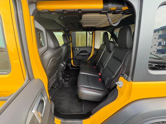 ジープ・ラングラーアンリミテッド ルビコン　黒革　シートヒーター　ＡＬＰＩＮＥスピーカー　衝突軽減Ｂ　アダプティブクルーズコントロール　ブラインドスポットモニター　純正ナビ　フルセグＴＶ　ＡｐｐｌｅＣａｒＰｌａｙ　バックカメラ　ルーフキャリアー（44枚目）