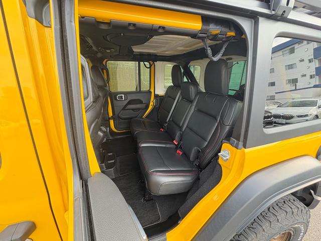 ジープ・ラングラーアンリミテッド ルビコン　黒革　シートヒーター　ＡＬＰＩＮＥスピーカー　衝突軽減Ｂ　アダプティブクルーズコントロール　ブラインドスポットモニター　純正ナビ　フルセグＴＶ　ＡｐｐｌｅＣａｒＰｌａｙ　バックカメラ　ルーフキャリアー（45枚目）