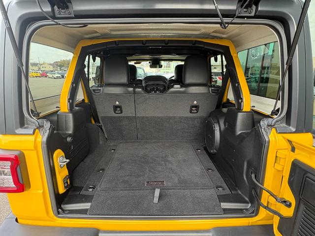 ジープ・ラングラーアンリミテッド ルビコン　黒革　シートヒーター　ＡＬＰＩＮＥスピーカー　衝突軽減Ｂ　アダプティブクルーズコントロール　ブラインドスポットモニター　純正ナビ　フルセグＴＶ　ＡｐｐｌｅＣａｒＰｌａｙ　バックカメラ　ルーフキャリアー（47枚目）