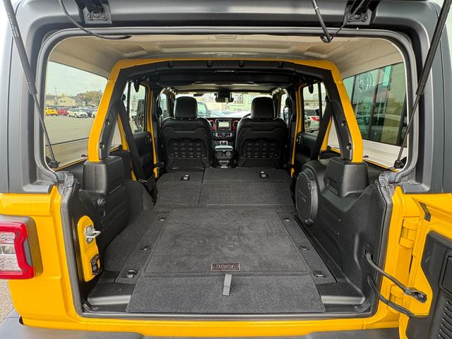 ジープ・ラングラーアンリミテッド ルビコン　黒革　シートヒーター　ＡＬＰＩＮＥスピーカー　衝突軽減Ｂ　アダプティブクルーズコントロール　ブラインドスポットモニター　純正ナビ　フルセグＴＶ　ＡｐｐｌｅＣａｒＰｌａｙ　バックカメラ　ルーフキャリアー（48枚目）