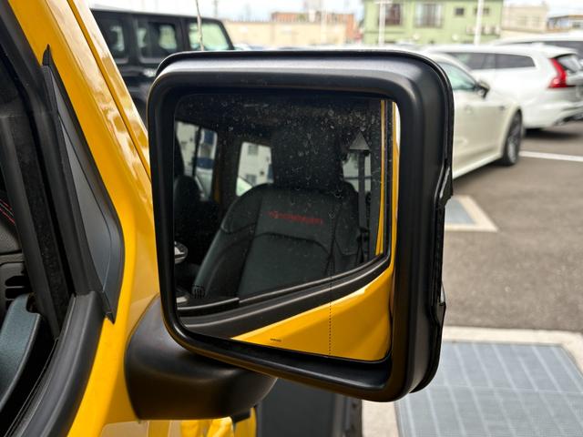 ジープ・ラングラーアンリミテッド ルビコン　黒革　シートヒーター　ＡＬＰＩＮＥスピーカー　衝突軽減Ｂ　アダプティブクルーズコントロール　ブラインドスポットモニター　純正ナビ　フルセグＴＶ　ＡｐｐｌｅＣａｒＰｌａｙ　バックカメラ　ルーフキャリアー（57枚目）