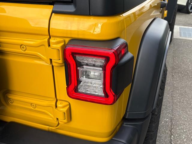 ジープ・ラングラーアンリミテッド ルビコン　黒革　シートヒーター　ＡＬＰＩＮＥスピーカー　衝突軽減Ｂ　アダプティブクルーズコントロール　ブラインドスポットモニター　純正ナビ　フルセグＴＶ　ＡｐｐｌｅＣａｒＰｌａｙ　バックカメラ　ルーフキャリアー（59枚目）