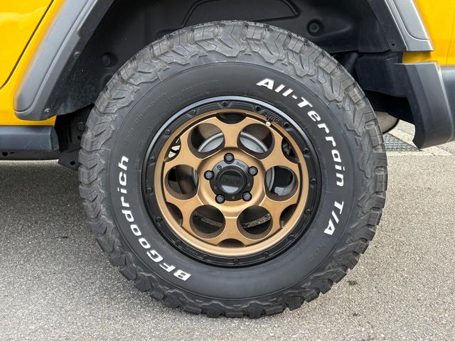 ジープ・ラングラーアンリミテッド ルビコン　黒革　シートヒーター　ＡＬＰＩＮＥスピーカー　衝突軽減Ｂ　アダプティブクルーズコントロール　ブラインドスポットモニター　純正ナビ　フルセグＴＶ　ＡｐｐｌｅＣａｒＰｌａｙ　バックカメラ　ルーフキャリアー（62枚目）