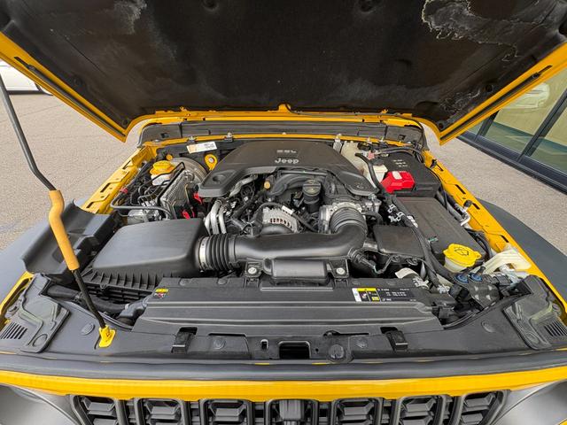 ジープ・ラングラーアンリミテッド ルビコン　黒革　シートヒーター　ＡＬＰＩＮＥスピーカー　衝突軽減Ｂ　アダプティブクルーズコントロール　ブラインドスポットモニター　純正ナビ　フルセグＴＶ　ＡｐｐｌｅＣａｒＰｌａｙ　バックカメラ　ルーフキャリアー（64枚目）