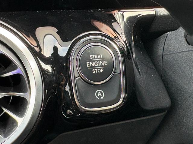 Ｂクラス Ｂ１８０　ＡＭＧレザーエクスクルーシブパッケージ　レザーエクスクルーシブＰ　黒革シート　シートヒーター　サンルーフ　ヘッドアップディスプレイ　アンビエントライト　衝突軽減ブレーキ　アダプティブクルーズコントロール　ブラインドスポットモニター　純正ナビ（19枚目）