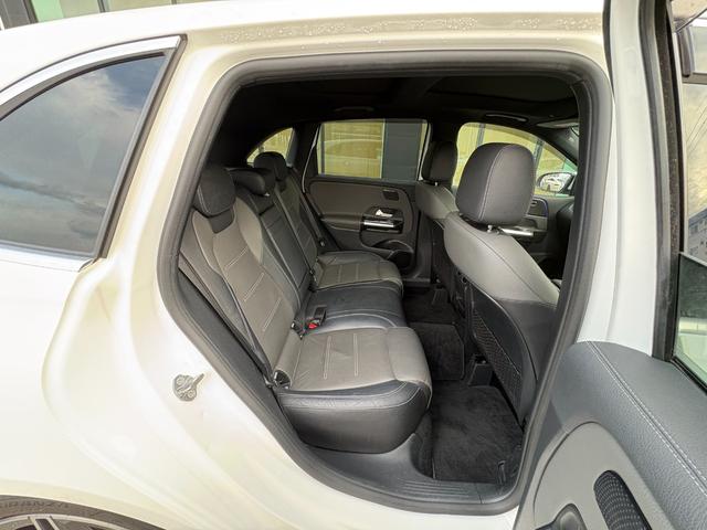 Ｂクラス Ｂ１８０　ＡＭＧレザーエクスクルーシブパッケージ　レザーエクスクルーシブＰ　黒革シート　シートヒーター　サンルーフ　ヘッドアップディスプレイ　アンビエントライト　衝突軽減ブレーキ　アダプティブクルーズコントロール　ブラインドスポットモニター　純正ナビ（41枚目）