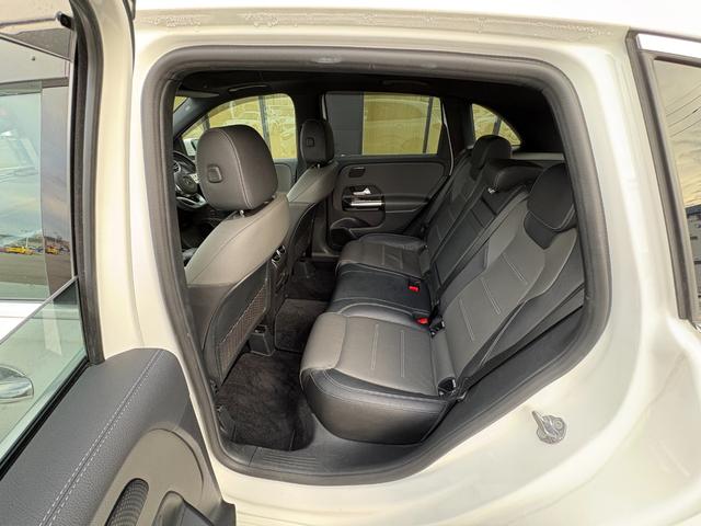 Ｂクラス Ｂ１８０　ＡＭＧレザーエクスクルーシブパッケージ　レザーエクスクルーシブＰ　黒革シート　シートヒーター　サンルーフ　ヘッドアップディスプレイ　アンビエントライト　衝突軽減ブレーキ　アダプティブクルーズコントロール　ブラインドスポットモニター　純正ナビ（48枚目）