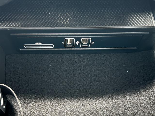 ＬＩＢＥＲＡＬＡでは多種多様の車種をご用意させていただいております。お客様がご納得いくまで、そのお車の持つ特性を五感すべてで感じ取っていただける場をご提供します。