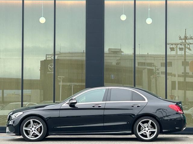 ＬＩＢＥＲＡＬＡは輸入車と本を愛される方々に少しだけ上質な時間が過ぎていくように、落ち着きのある空間をご用意しております。