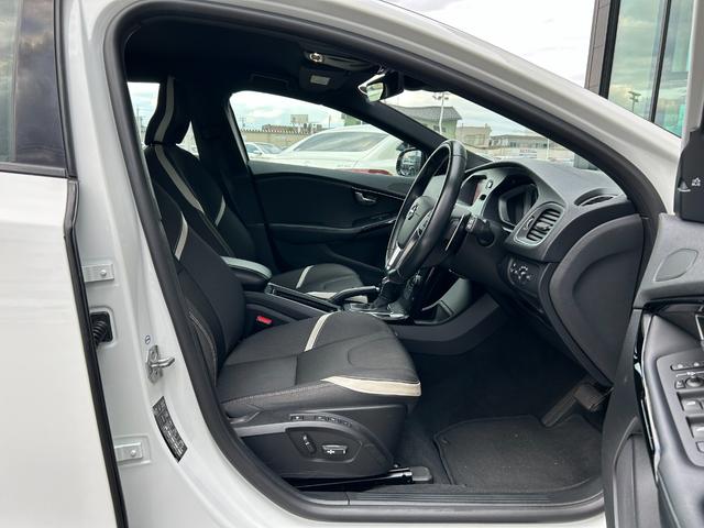 ３メーカーの乗り較べ試乗も可能となっております。ドライビングフィールを体感しご自身に合う愛車を見つけてください。