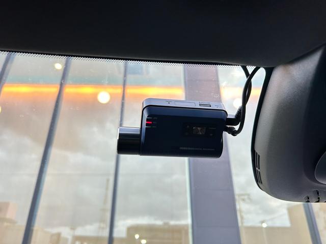 ご遠方の場合でも、下取り車両の金額を概算でお出しすることは可能でございます。車検証をお手元に、走行距離をご確認の上お問い合わせくださいませ。