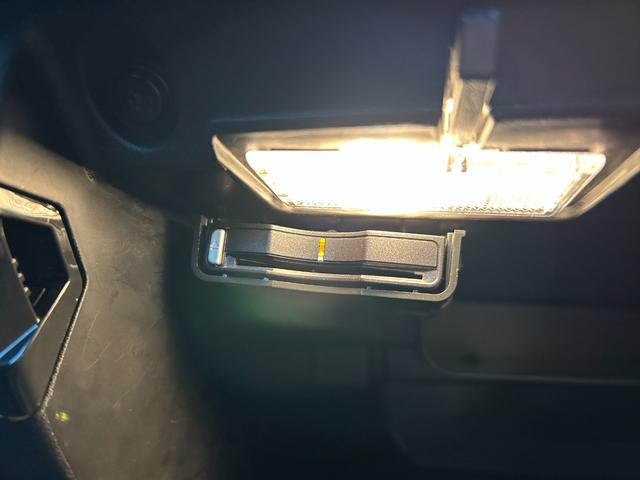 ＬＩＢＥＲＡＬＡではまず最初にコレクションボックスからお好みのコーヒーをお選びいただきます。お選びいただいたコーヒーにあわせて、担当のコーディネーターがプレミアムカーを提案いたします。