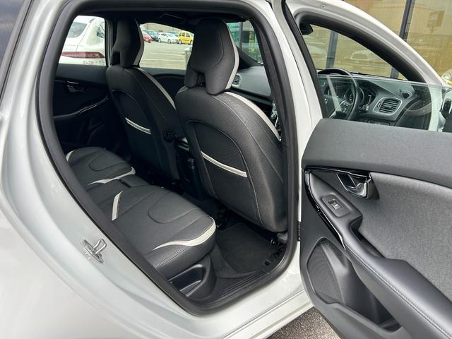 ＬＩＢＥＲＡＬＡでは多種多様の車種をご用意させていただいております。お客様がご納得いくまで、そのお車の持つ特性を五感すべてで感じ取っていただける場をご提供します。