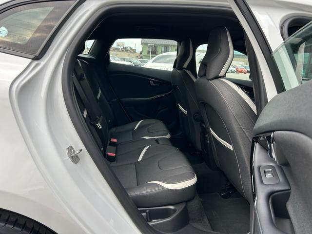 ＬＩＢＥＲＡＬＡでは複数のメーカーのお車をワンストップで乗り比べしていただける輸入車ブランド店舗です。お気軽にお立ち寄りいただき心ゆくまでその性能をご堪能してください。