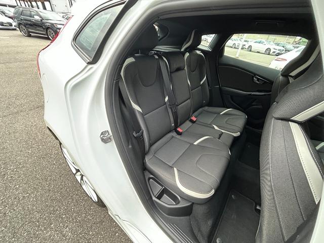 ＬＩＢＥＲＡＬＡでは輸入車知識を持ったコーディネーターが同乗し、ただ運転していただくだけではなく的確にそのお車に合わせたアドバイスをお伝えします。きっと新しい発見があると思います。