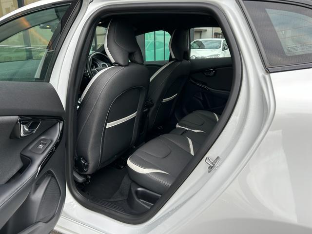 私共、輸入車専門店ＬＩＢＥＲＡＬＡをはじめ、　ＢＭＷの新車ディーラー、軽自動車専門店、国産ミニバン専門店、ＳＵＶ専門店など、多くの販売チャネルをご用意しております。