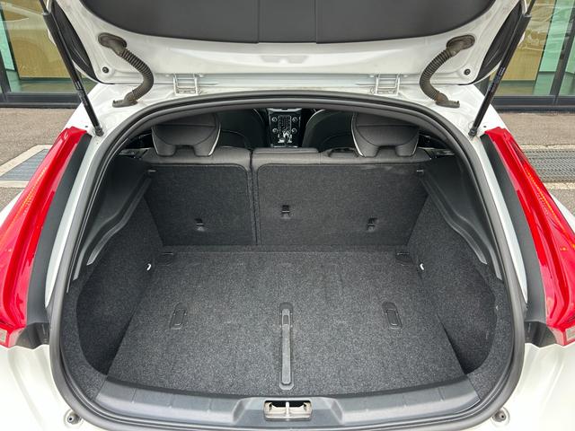 ＬＩＢＥＲＡＬＡのコンセプトは【五感で較べる】。皆様の感性を頼りにお車選びをされてみてはいかがでしょうか。