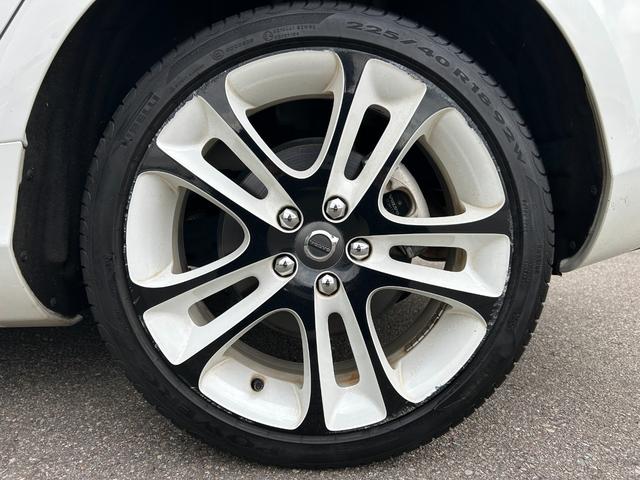 ＬＩＢＥＲＡＬＡでは多種多様の車種をご用意させていただいております。お客様がご納得いくまで、そのお車の持つ特性を五感すべてで感じ取っていただける場をご提供します。