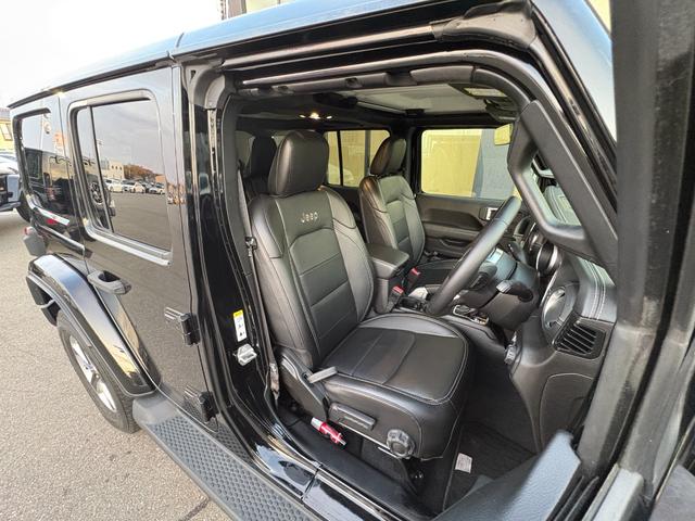 ジープ・ラングラーアンリミテッド サハラ　黒革シート　シートヒーター　ステアリングヒーター　衝突軽減ブレーキ　アダプティブクルーズコントロール　ブラインドスポットモニター　純正ナビ　フルセグＴＶ　ＡｐｐｌｅＣａｒＰｌａｙ　バックカメラ（8枚目）