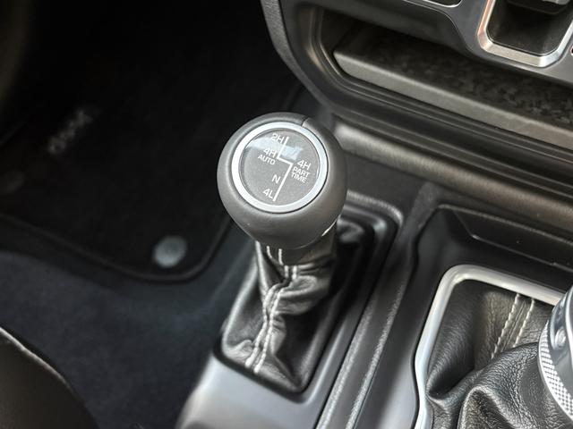 ジープ・ラングラーアンリミテッド サハラ　黒革シート　シートヒーター　ステアリングヒーター　衝突軽減ブレーキ　アダプティブクルーズコントロール　ブラインドスポットモニター　純正ナビ　フルセグＴＶ　ＡｐｐｌｅＣａｒＰｌａｙ　バックカメラ（26枚目）