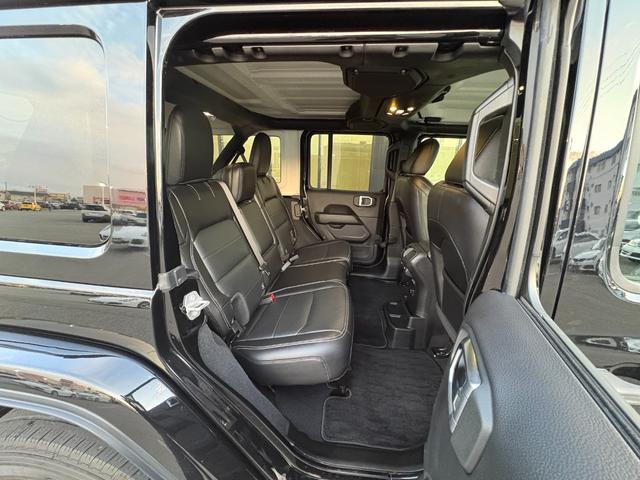 ジープ・ラングラーアンリミテッド サハラ　黒革シート　シートヒーター　ステアリングヒーター　衝突軽減ブレーキ　アダプティブクルーズコントロール　ブラインドスポットモニター　純正ナビ　フルセグＴＶ　ＡｐｐｌｅＣａｒＰｌａｙ　バックカメラ（33枚目）