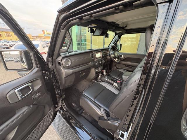 ジープ・ラングラーアンリミテッド サハラ　黒革シート　シートヒーター　ステアリングヒーター　衝突軽減ブレーキ　アダプティブクルーズコントロール　ブラインドスポットモニター　純正ナビ　フルセグＴＶ　ＡｐｐｌｅＣａｒＰｌａｙ　バックカメラ（36枚目）