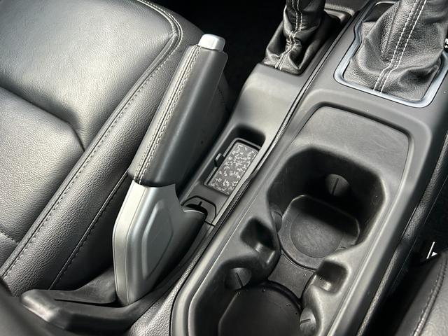 ジープ・ラングラーアンリミテッド サハラ　黒革シート　シートヒーター　ステアリングヒーター　衝突軽減ブレーキアダプティブクルーズコントロール　ブラインドスポットモニター　純正ナビ　フルセグＴＶ　ＡｐｐｌｅＣａｒＰｌａｙ　バックカメラ（26枚目）